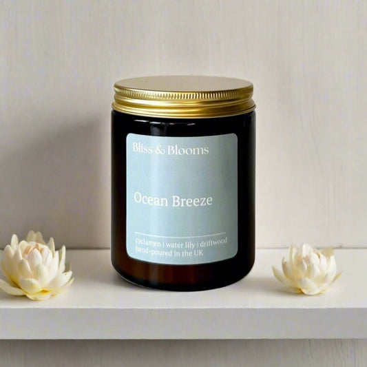 Ocean Breeze - Fresh & relaxing scented candle jar, will transport you to strolling along the coastline, feeling the ocean breeze refreshing your senses with notes of ozone and waterlily, offering a tranquil pause from the hustle and bustle of daily life.