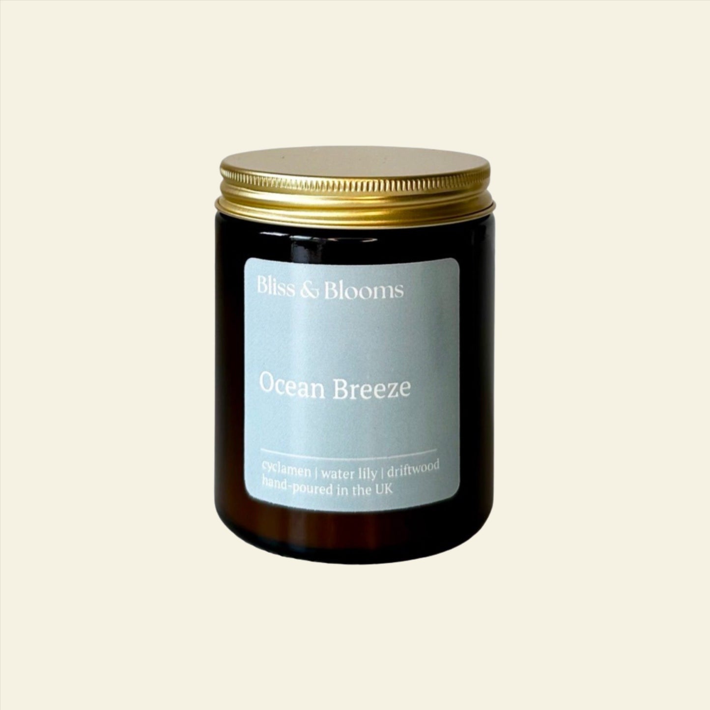 Ocean Breeze - Fresh & relaxing scented candle jar, will transport you to strolling along the coastline, feeling the ocean breeze refreshing your senses with notes of ozone and waterlily, offering a tranquil pause from the hustle and bustle of daily life.