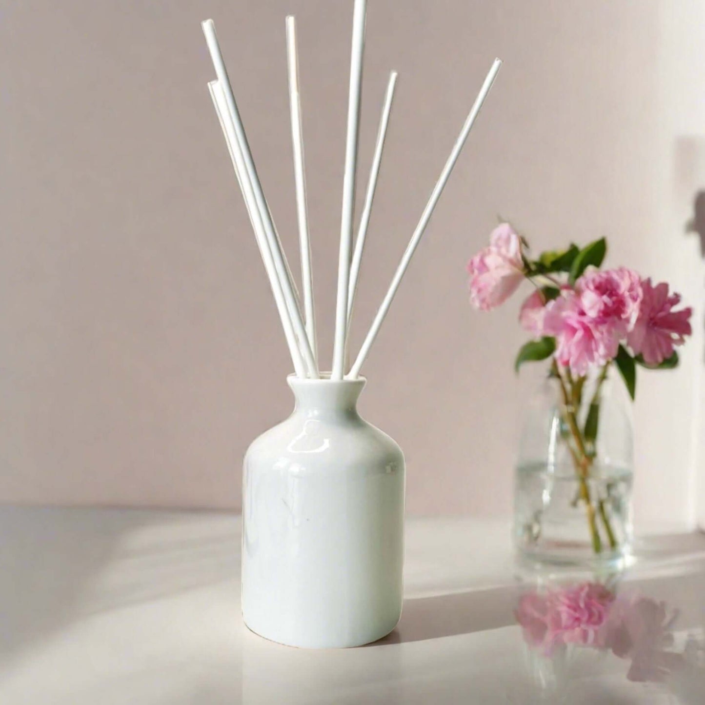 Our elegant ceramic reed diffuser is an ideal addition to any home! Boasting an attractive design and offering a hassle-free way to keep your living space fragrant with continuous scenting, it makes a wonderful choice.  Once your fragrance has run out simply wash the ceramic diffuser and refill it with a choice of our fragrance oil refills.  The ceramic diffuser comes with a ; Blooms diffuser  1 x Ceramic Diffusers  8 x Natural Fibre Reeds  1 x 100 ml Fragrance Oil