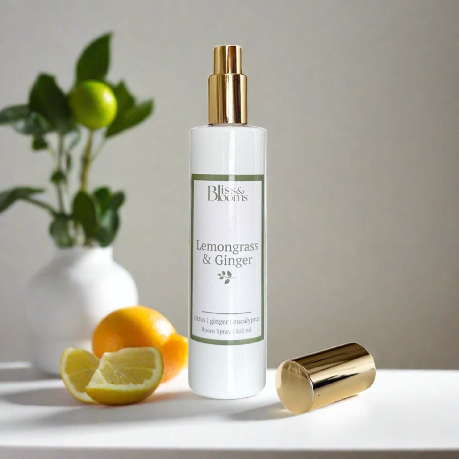 Lemongrass & Ginger - a crisp, zesty aroma of lemongrass that pairs with tangy citrus notes, a refreshing, uplifting scent, balanced by the earthy, comforting essence of ginger, perfect for any space seeking a touch of natural freshness and warmth.Perfect