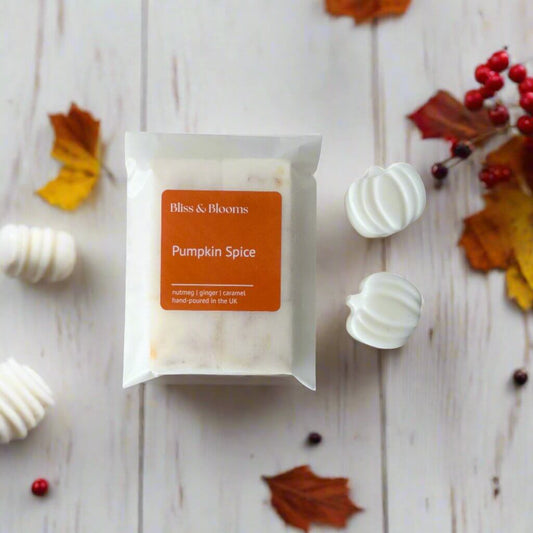 Pumpkin Spice - capturing the cosy essence of autumn. Infused with the warm, comforting aroma of freshly baked pumpkin pie, hints of nutmeg and clove. As the leaves are starting to turn golden shades of autumn this candle is the perfect way to and a touch of seasonal charm and indulge in those cosy nights in. Perfect for those seeking high-quality luxury wax melts. Hand-poured using natural rapeseed and coconut wax and cute pumpkin shape. Weight: 48 g Net. Pack burn time approx *48+ hours