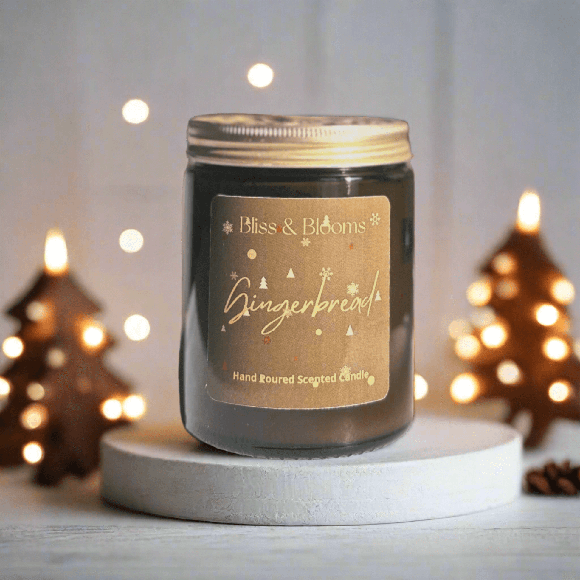 Gingerbread Scented Candle - Fill your home with the irresistible aroma of freshly baked gingerbread with this delightful candle. The warm, spicy notes of gingerbread and cinnamon are complemented by the sweet indulgence of maple syrup and caramel. A touc