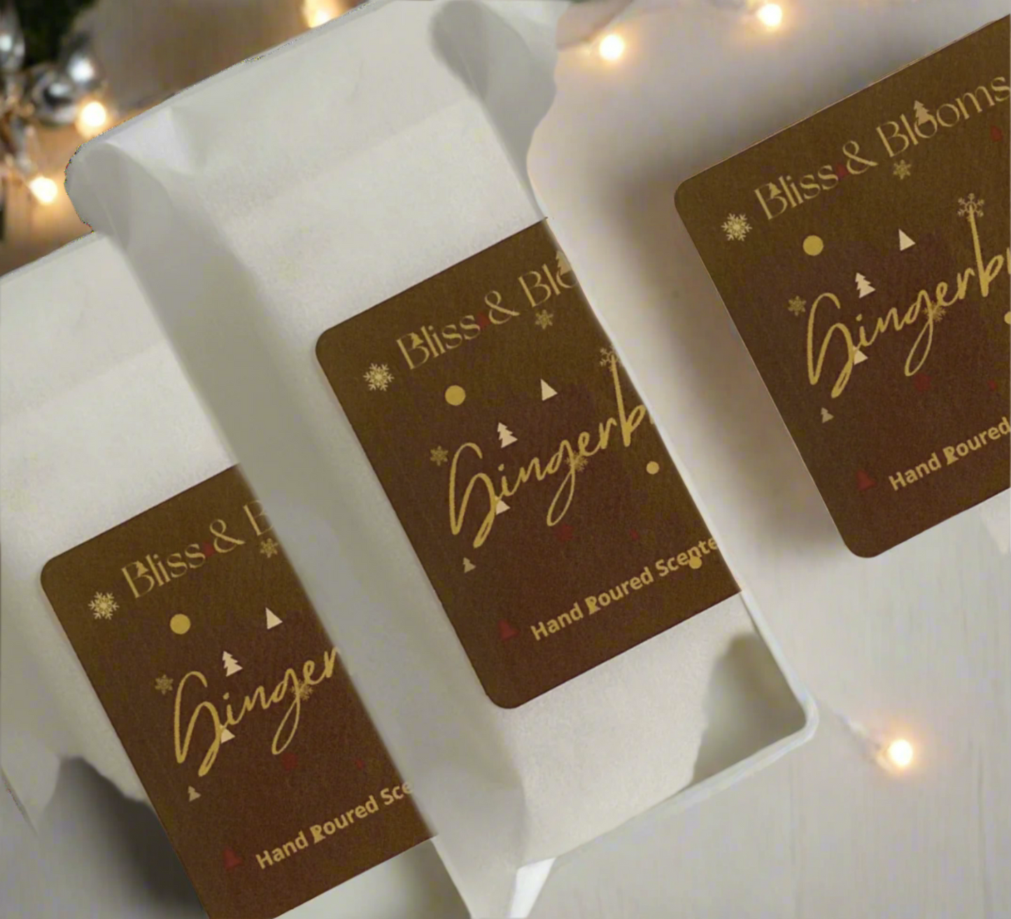 Eight Gingerbread Scented Wax Melts - Fill your home with the irresistible aroma of freshly baked gingerbread with these delightful star shaped wax melts. The warm, spicy notes of gingerbread and cinnamon are complemented by the sweet indulgence of maple 